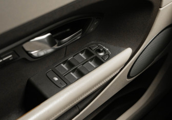 Подержанный автомобиль Land Rover Range Rover Evoque 2012 года (14 фото)