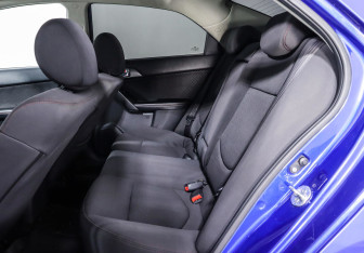 Подержанный автомобиль Kia Cerato Sedan 2012 года (12 фото)