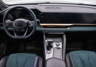 Подержанный автомобиль Geely Monjaro 2023 года (13 фото)