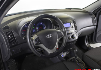 Подержанный автомобиль Hyundai i30 Hatchback 2011 года (13 фото)