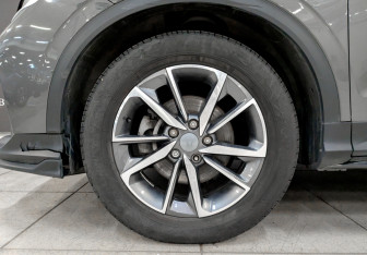 Подержанный автомобиль Geely Coolray 2022 года (18 фото)