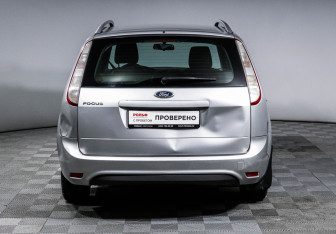 Подержанный автомобиль Ford Focus Wagon 2010 года (6 фото)