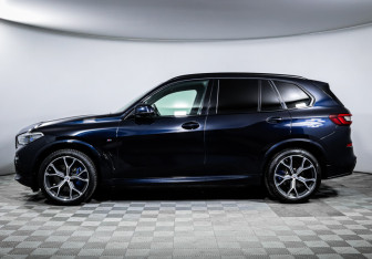 Подержанный автомобиль BMW X5 2021 года (8 фото)
