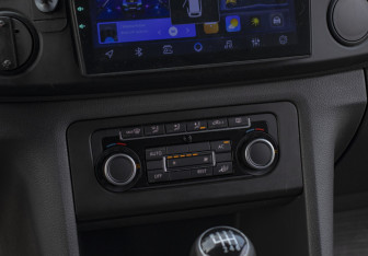 Подержанный автомобиль Volkswagen Amarok 2012 года (15 фото)