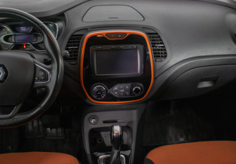 Подержанный автомобиль Renault Kaptur 2016 года (14 фото)