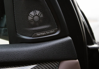 Подержанный автомобиль BMW X5 2013 года (22 фото)