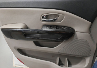 Подержанный автомобиль Kia Carnival 2018 года (17 фото)