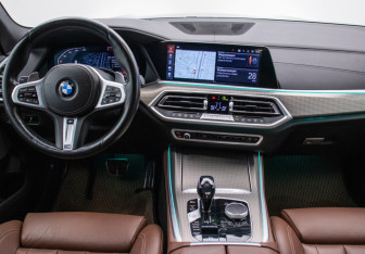 Подержанный автомобиль BMW X5 2021 года (13 фото)