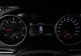 Подержанный автомобиль Kia Carnival 2021 года (18 фото)