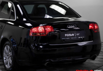 Подержанный автомобиль Audi A4 Sedan 2005 года (17 фото)