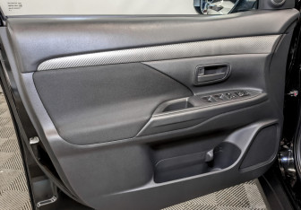 Подержанный автомобиль Mitsubishi Outlander 2014 года (19 фото)