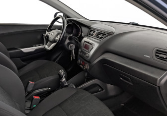 Подержанный автомобиль Kia Rio Hatchback 2015 года (13 фото)