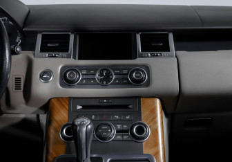 Подержанный автомобиль Land Rover Range Rover Sport 2011 года (13 фото)