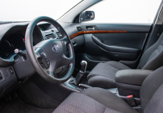 Подержанный автомобиль Toyota Avensis Wagon 2006 года (10 фото)