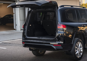 Подержанный автомобиль Toyota Land Cruiser Suv 2023 года (35 фото)