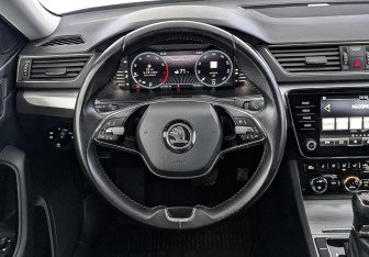 Подержанный автомобиль Skoda Superb Liftback 2021 года (21 фото)