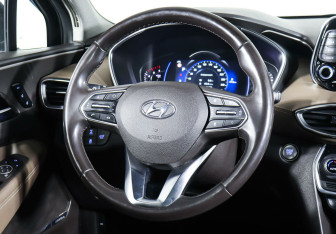 Подержанный автомобиль Hyundai Santa Fe 2018 года (12 фото)