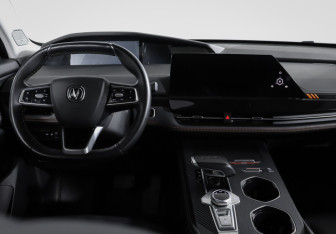 Подержанный автомобиль Changan UNI-K 2023 года (12 фото)