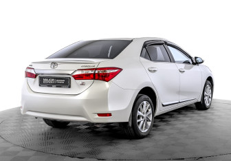 Подержанный автомобиль Toyota Corolla Sedan 2013 года (5 фото)