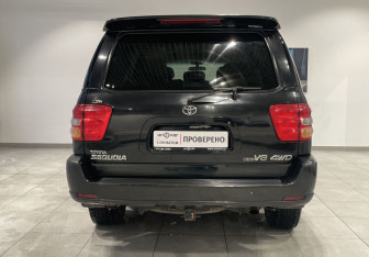 Подержанный автомобиль Toyota Sequoia 2002 года (6 фото)