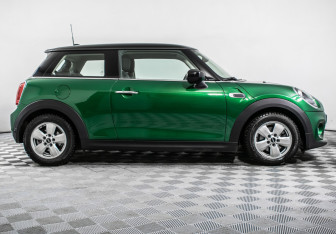Подержанный автомобиль MINI Hatch 2020 года (4 фото)