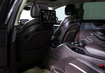 Подержанный автомобиль Audi A8 2016 года (11 фото)