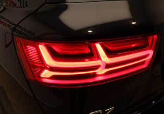 Подержанный автомобиль Audi Q7 2017 года (26 фото)