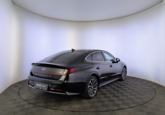 Подержанный автомобиль Hyundai Sonata 2021 года (5 фото)