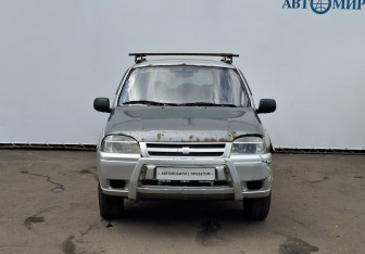 Подержанный автомобиль Chevrolet Niva 2004 года (2 фото)