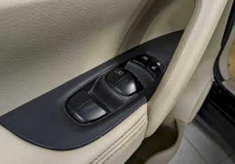 Подержанный автомобиль Nissan X-Trail 2015 года (12 фото)