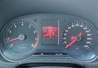 Подержанный автомобиль Volkswagen Polo Sedan 2010 года (12 фото)