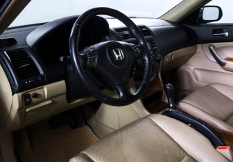 Подержанный автомобиль Honda Accord Sedan 2006 года (16 фото)