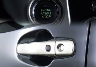 Подержанный автомобиль Toyota Land Cruiser Suv 2014 года (17 фото)