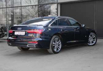 Подержанный автомобиль Audi A6 Sedan 2022 года (4 фото)