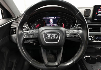 Подержанный автомобиль Audi A4 Sedan 2017 года (12 фото)