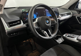Подержанный автомобиль BMW X1 2025 года (12 фото)