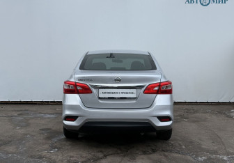 Подержанный автомобиль Nissan Sentra Sedan 2017 года (6 фото)