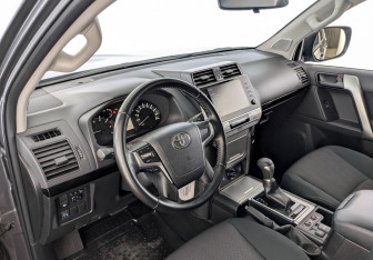 Подержанный автомобиль Toyota Land Cruiser Prado 2021 года (16 фото)
