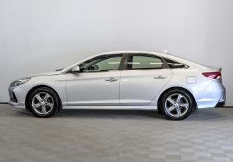 Подержанный автомобиль Hyundai Sonata 2019 года (8 фото)