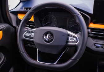 Подержанный автомобиль LIVAN X3Pro 2023 года (15 фото)