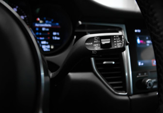 Подержанный автомобиль Porsche Macan 2017 года (17 фото)