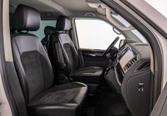 Подержанный автомобиль Volkswagen Multivan 2018 года (29 фото)