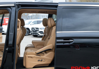 Подержанный автомобиль Voyah Dream 2023 года (19 фото)