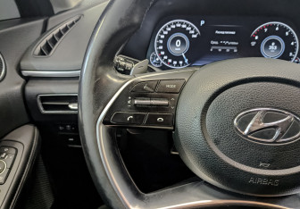 Подержанный автомобиль Hyundai Sonata 2022 года (28 фото)
