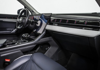 Подержанный автомобиль Geely Atlas 2023 года (16 фото)