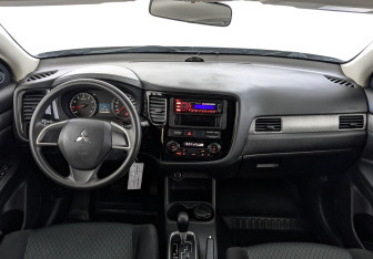Подержанный автомобиль Mitsubishi Outlander 2015 года (14 фото)