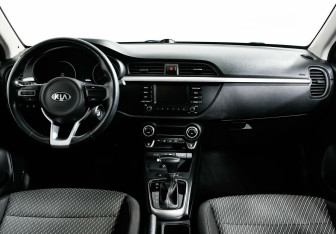 Подержанный автомобиль Kia Rio Hatchback 2018 года (9 фото)
