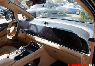 Подержанный автомобиль Voyah Dream 2023 года (8 фото)