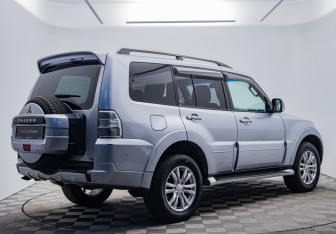 Подержанный автомобиль Mitsubishi Pajero 2012 года (5 фото)