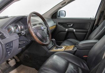 Подержанный автомобиль Volvo XC90 2008 года (10 фото)